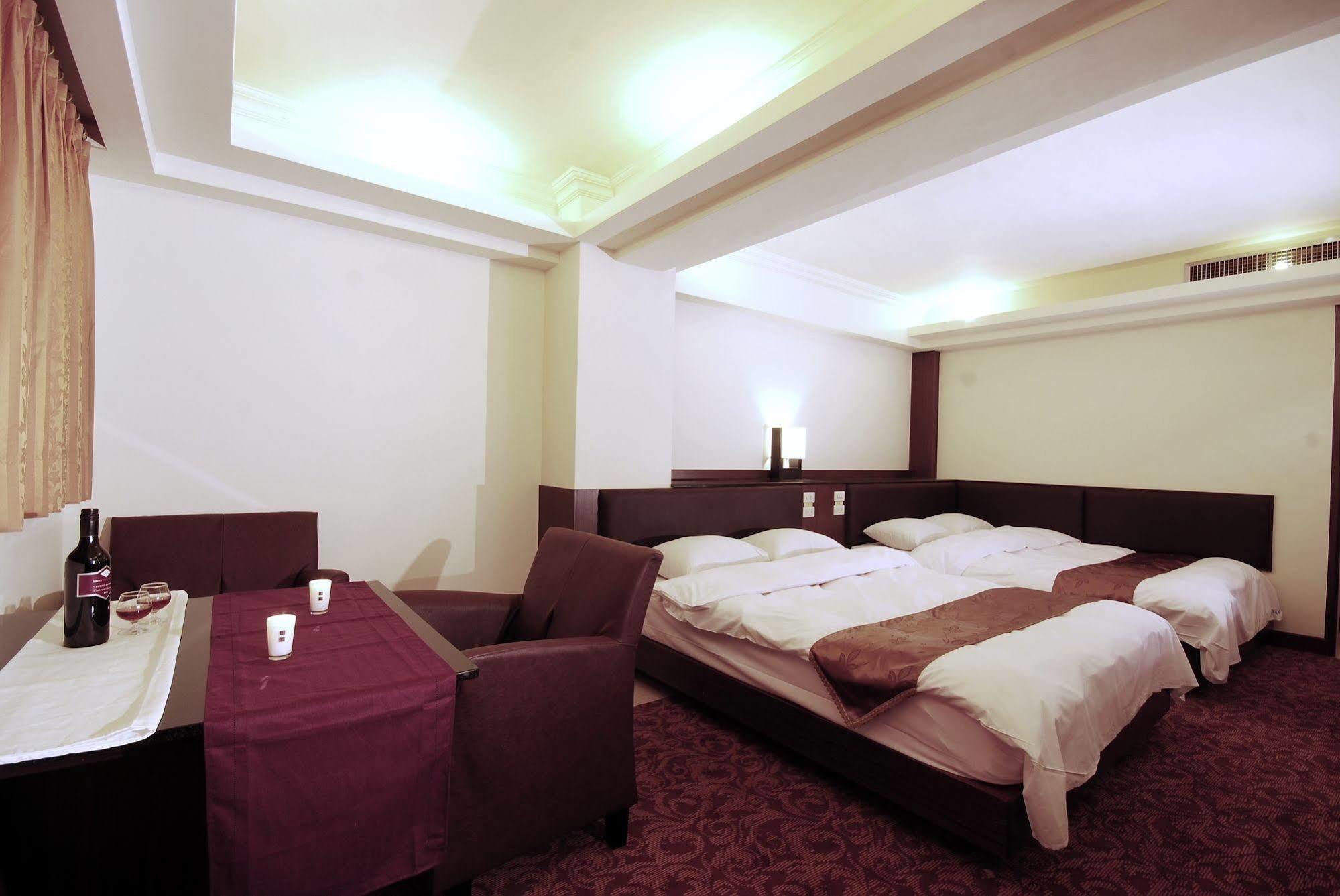 The Enterpriser Hotel Taichung Esterno foto